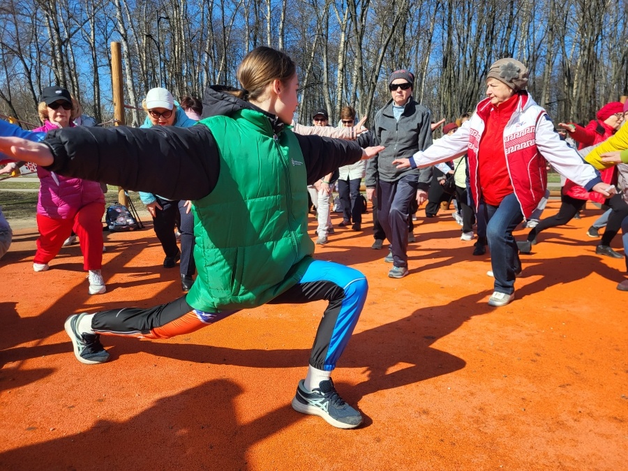 Разминку проводит Алина Копцова