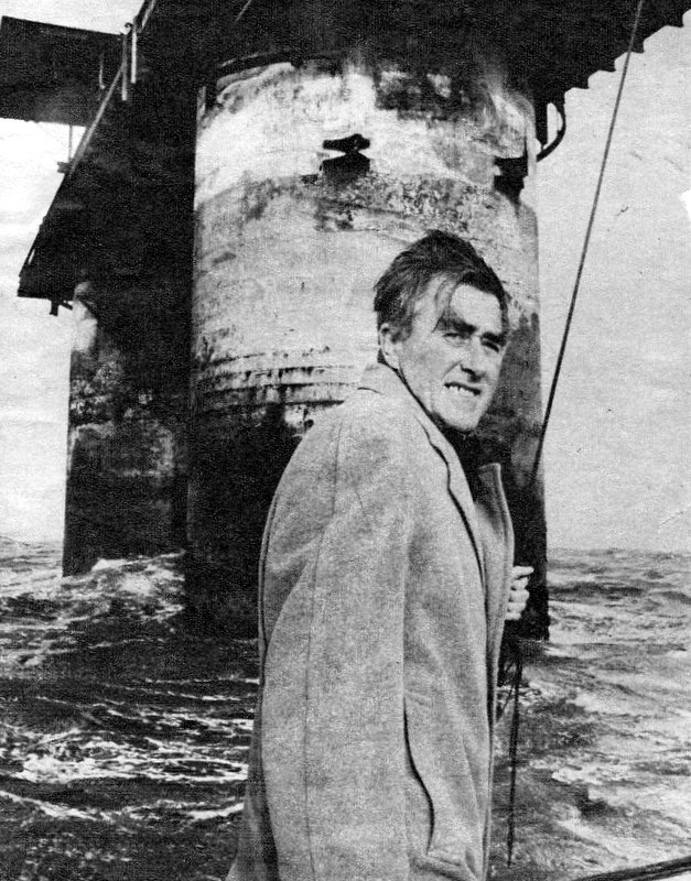 Рой Бейтс рядом с фортом. Источник: offshoreradio.co.uk