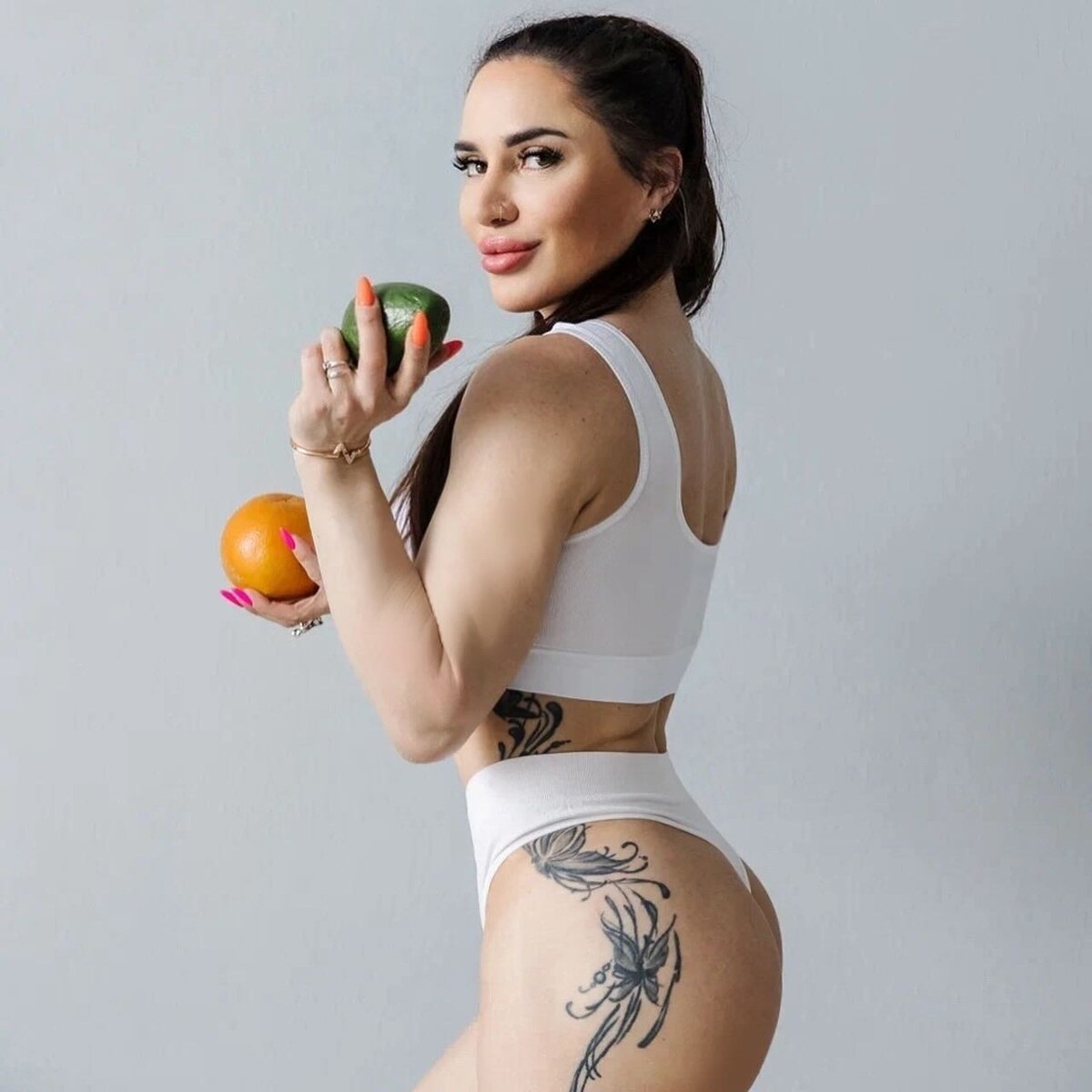 Для того, чтобы росла попа, НУЖНО БОЛЬШЕ ЕСТЬ