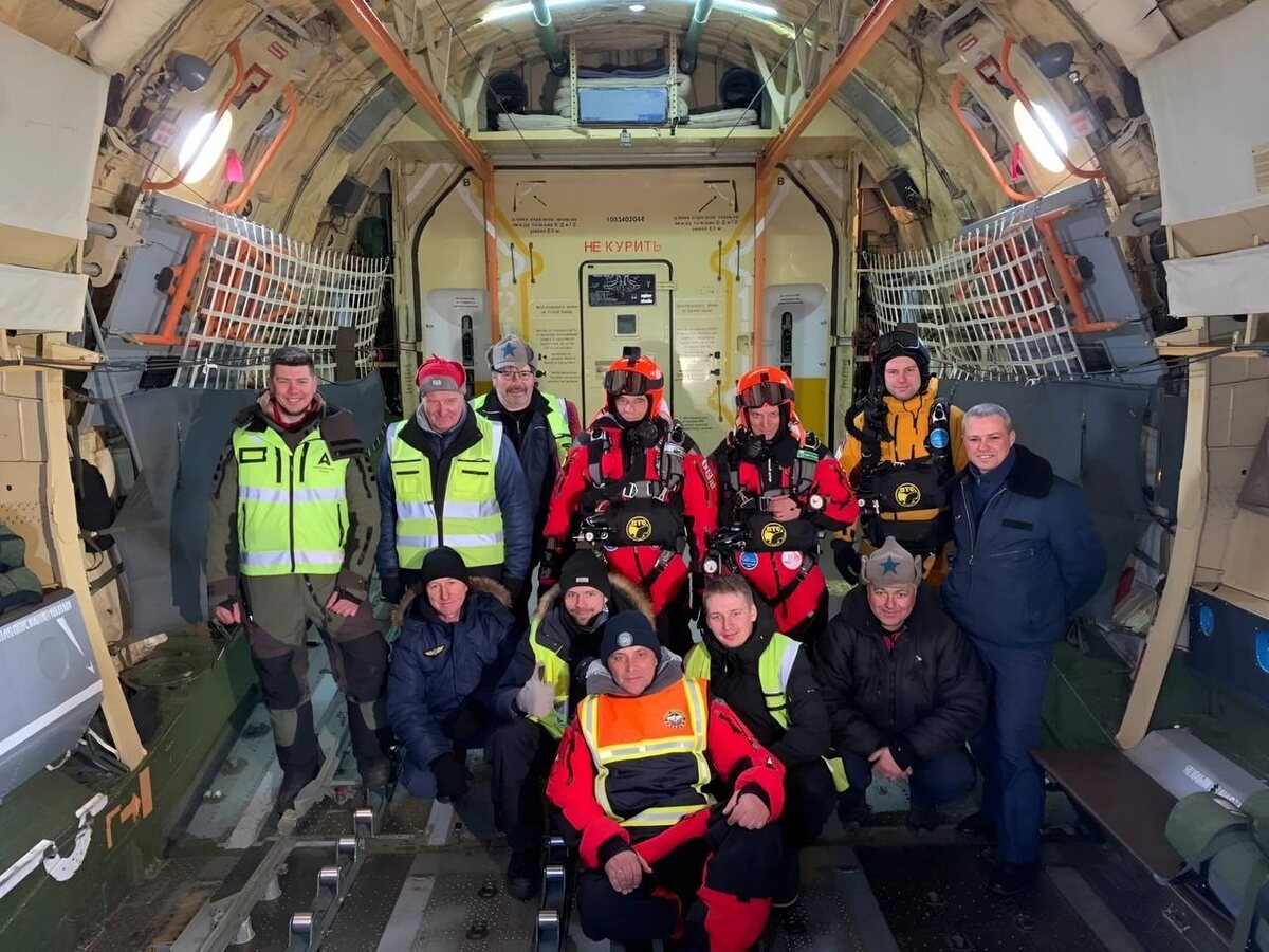 Десантная группа в  самолете ИЛ-76 перед прыжком