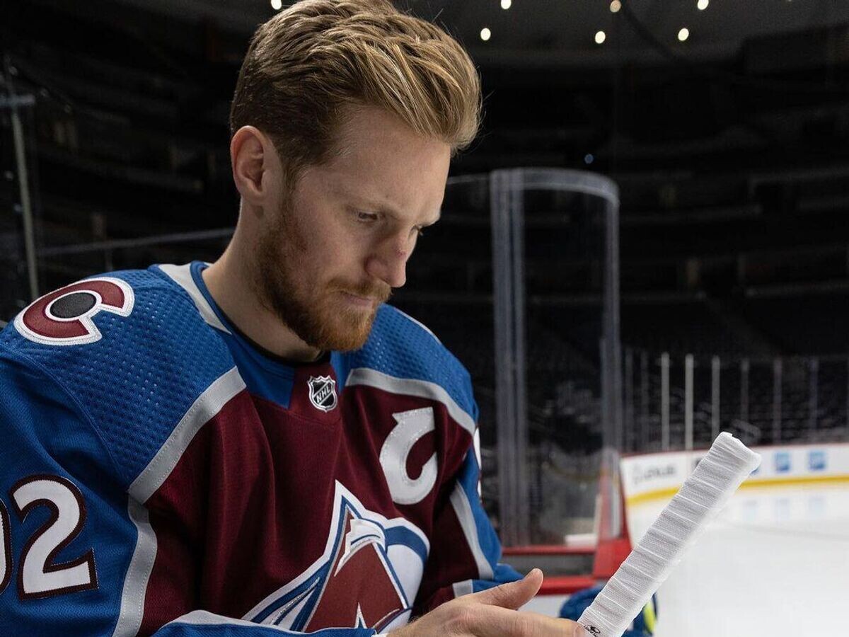    Хоккеист "Колорадо Эвеланш" Габриэль Ландескуг© Фото : Соцсети