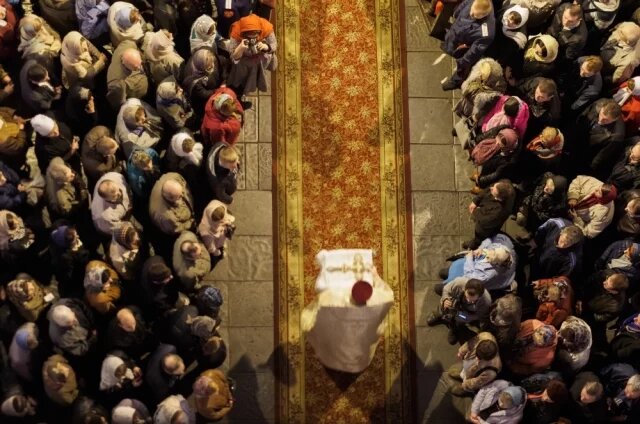    Как проходит причастие в Пасхальную ночь и в чем особенности Таинства?