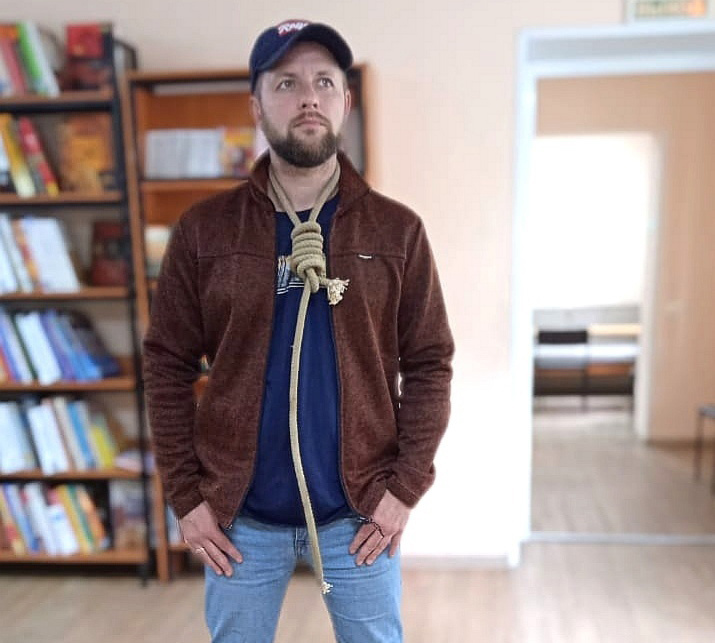 Когда работа поднадоела. Или декорации к библионочи.