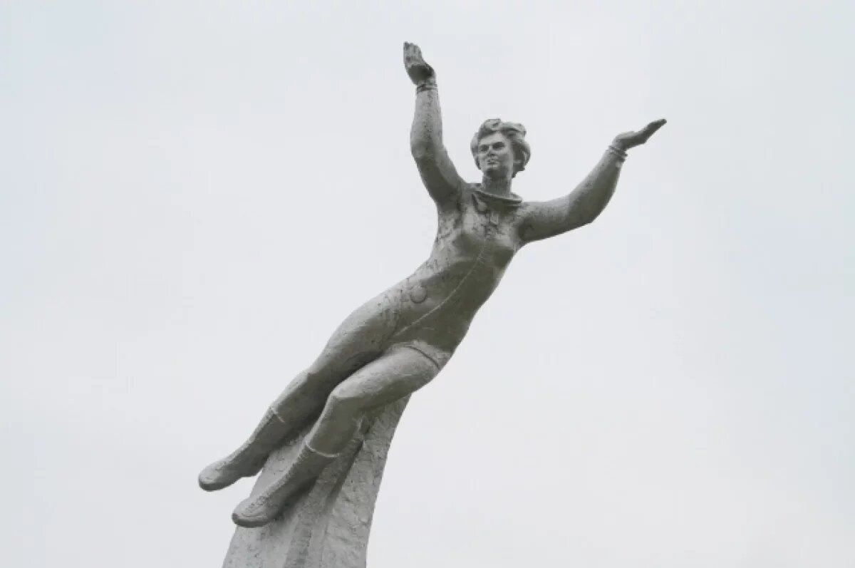    Монумент в память о полете Валентины Терешковой.