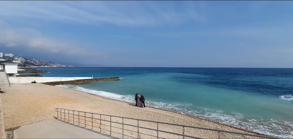Алушта. Пляж в Профессорском уголке.