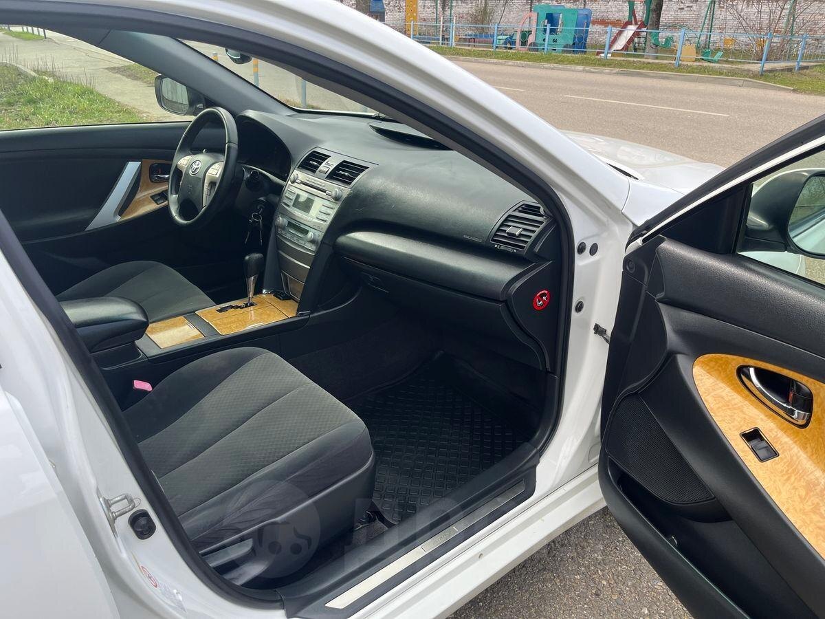 Приятный салон камри