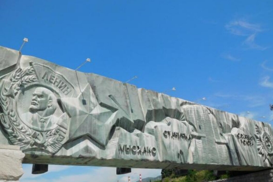 Мемориальный комплекс «Линия - рубеж обороны» с противоположной стороны