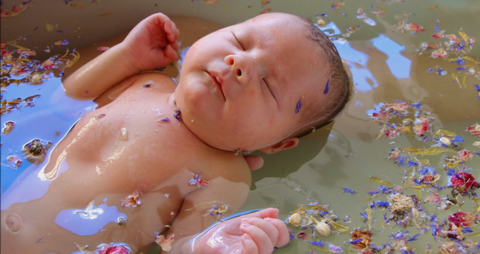 Гигиена при атопическом дерматите: как правильно мыться, купать ребёнка и не навредить коже