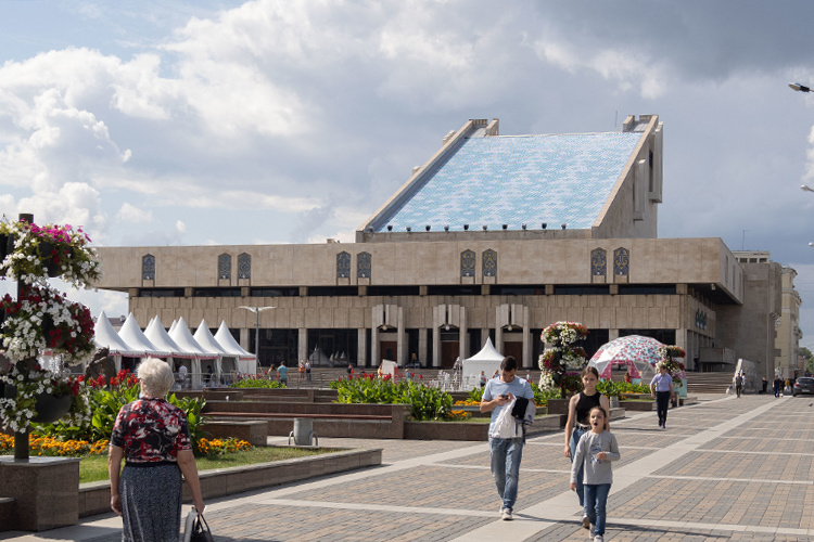    На «здание-парус» появился еще один претендент — театр песни «Салават», возглавляемый Салаватом Фатхетдиновым.   
Фото: «БИЗНЕС Online»