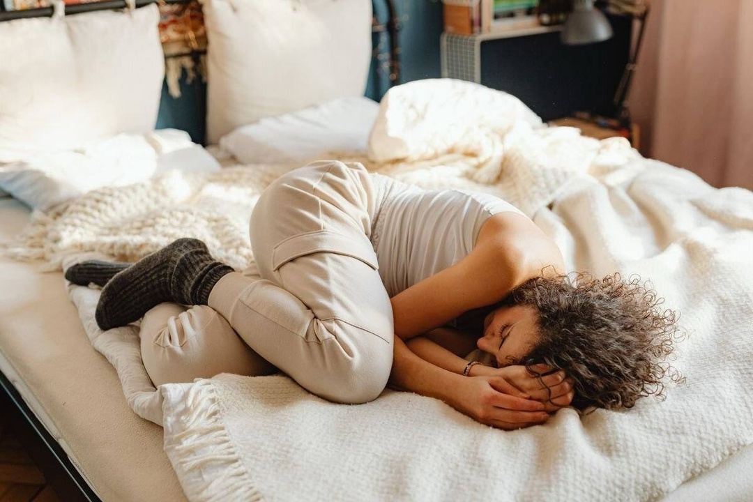 Сон при атопическом дерматите: почему ухудшается ночью и как помочь себе и ребёнку