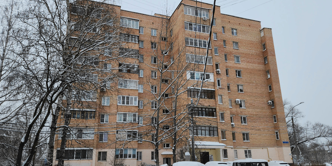 Типовая башня со странными лоджиями (114-86-28)