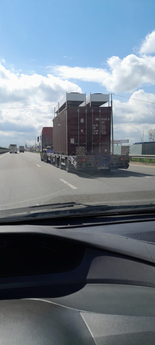 Аккуратно тошним в крайней правой