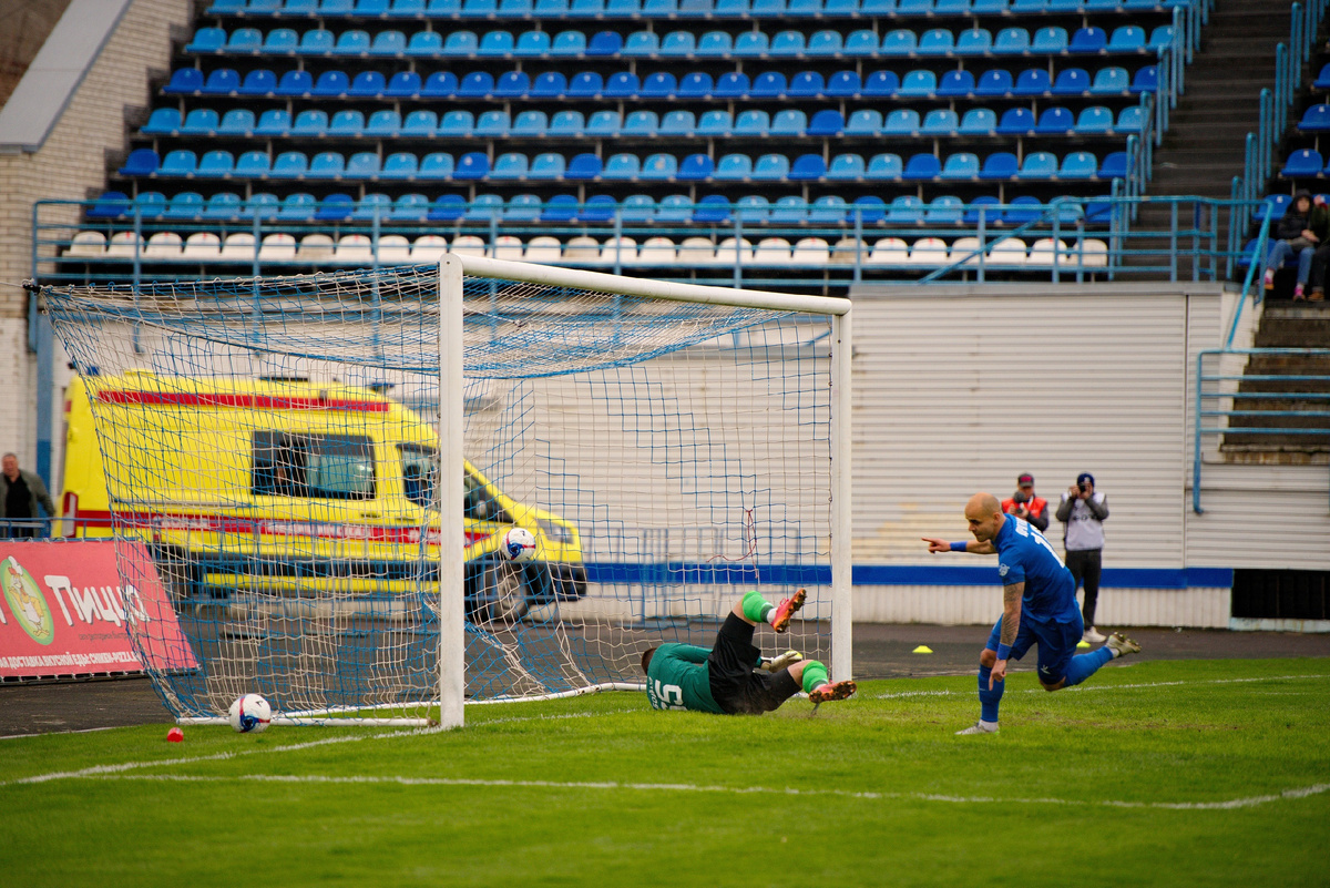 Дрогунов открыл счёт-фото с официальной страницы ВК ФК "Динамо-Брянск"