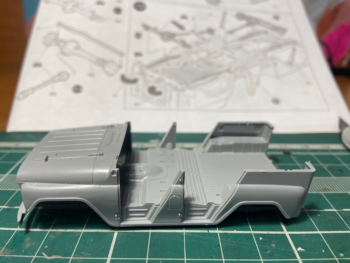 Сборная модель советского военного внедорожника УАЗ-469. Масштаб 1/43. Производитель «Звезда». Фото из личного архива автора, © 2025 год