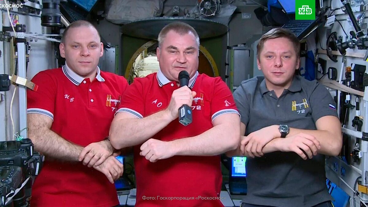    Экипаж МКС поздравил россиян с Днем космонавтики