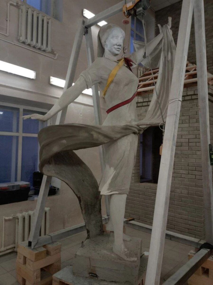    Скульптура алтайской ткачихи. Источник: Barnaul 22