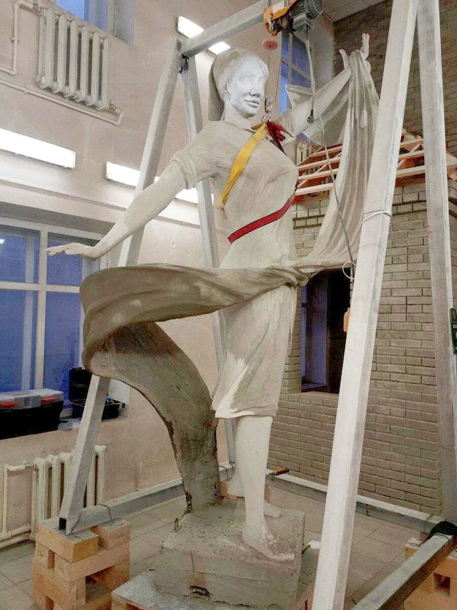    Скульптура алтайской ткачихи. Источник: Barnaul 22