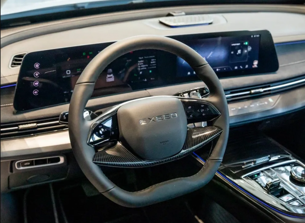 Exeed LX: 2 300 000 рублей без дополнительных условий.