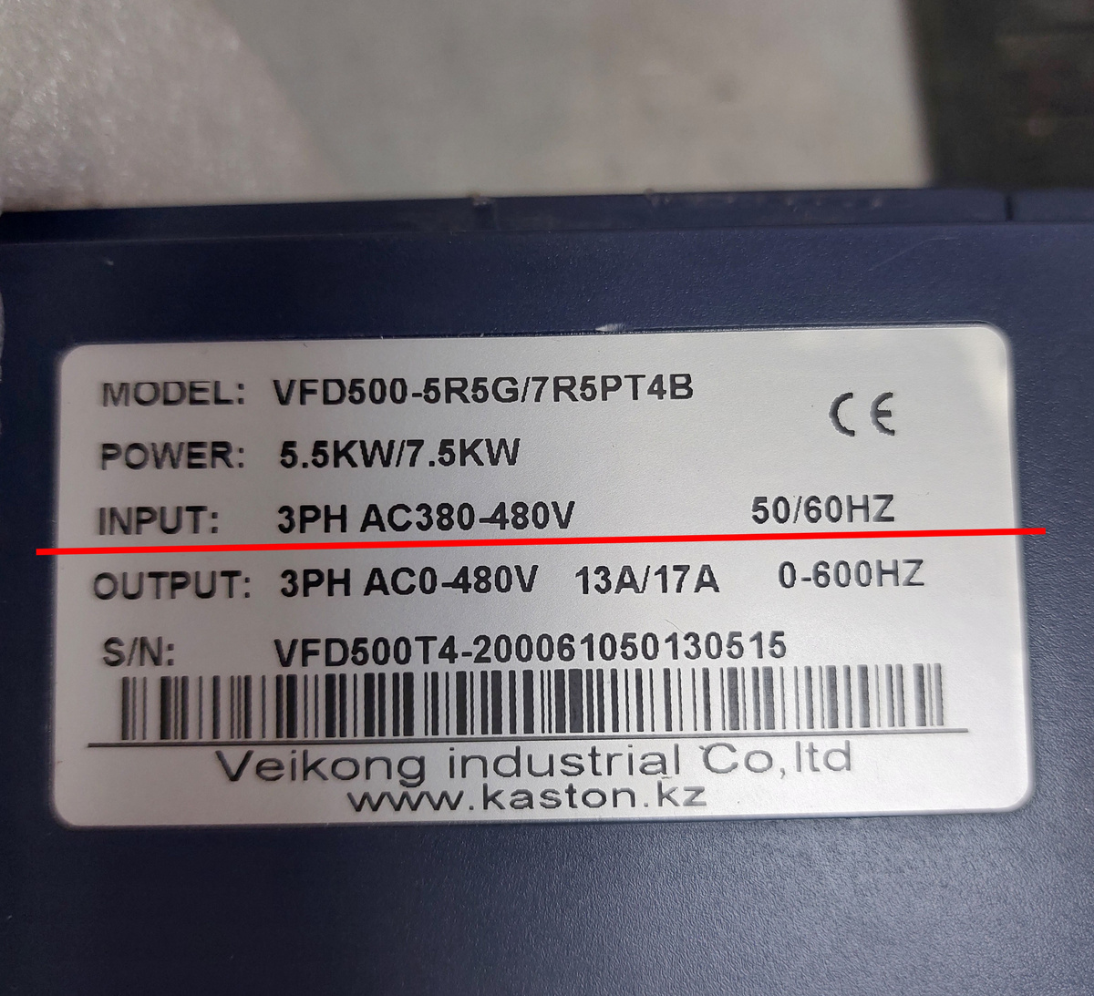 Рисунок 1. Заводская наклейка ПЧ