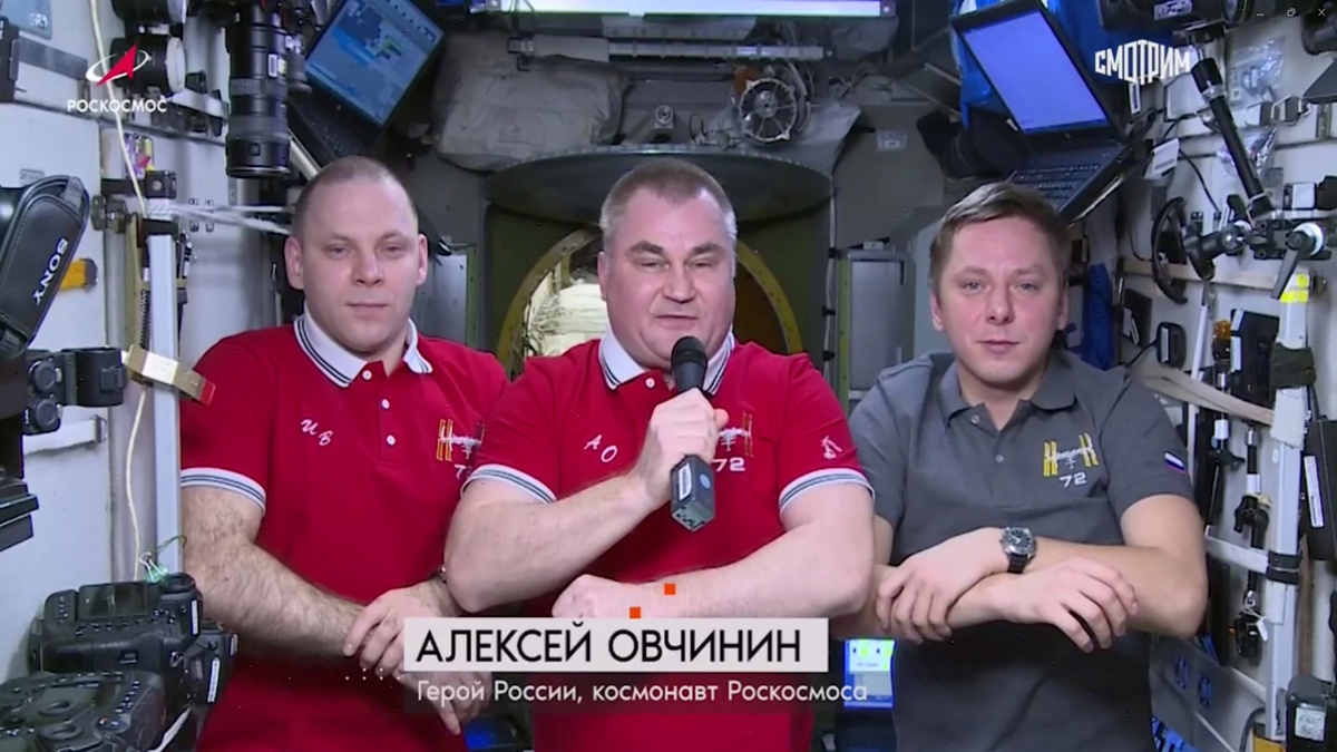   Российский экипаж МКС поздравляет с Днём космонавтики!