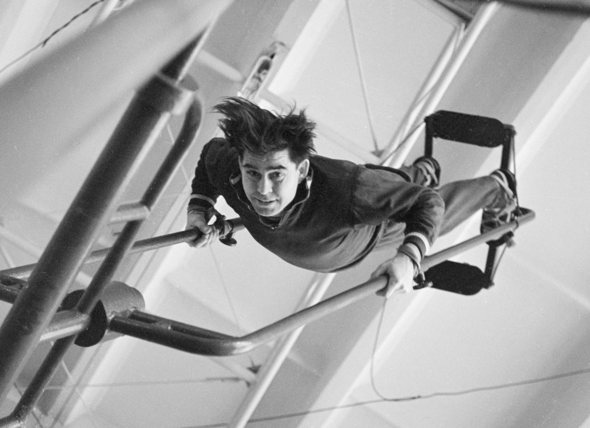     Георгий Береговой во время предполётной тренировки на лопинге в центре подготовки космонавтов имени Ю.А. Гагарина в Звёздном Городке / Legion-Media / Черединцев Валентин / ТАСС