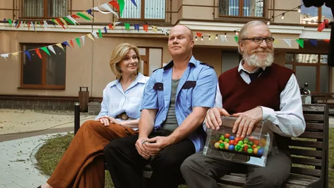 Слева-направо: бывшая следователь, спецагент Афони, друг Афони - Семёныч. Инет 