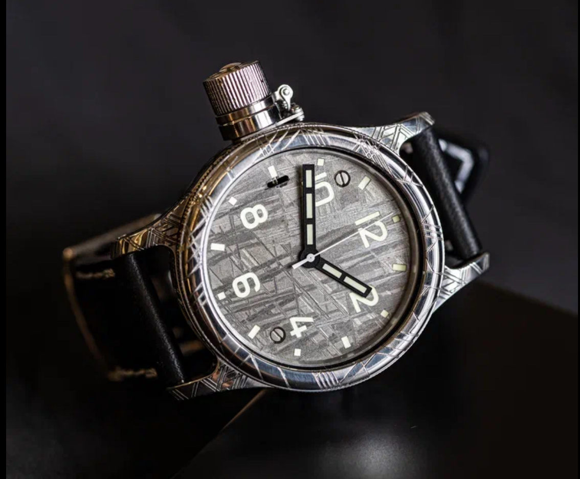 Часы из коллекции "КОСМОС" с циферблатом из метеорита