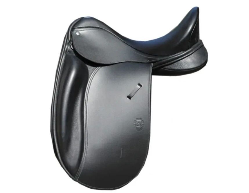 Выездковое седло 