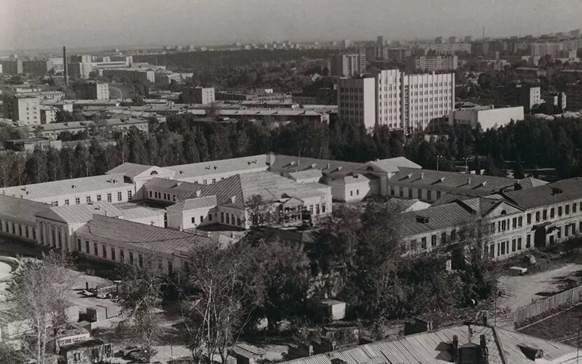   Здание Арсенала и Ложевой с высоты, примерно 80 годы 20 века. Фото: коллекция НМУР