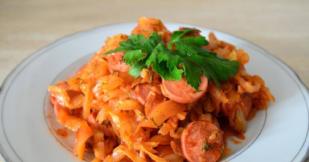 200 г тушеной капусты обеспечивает суточную норму витамина С, укрепляют сосуды, улучшает работу кишечника и защищают сетчатку глаз от УФ-лучей.