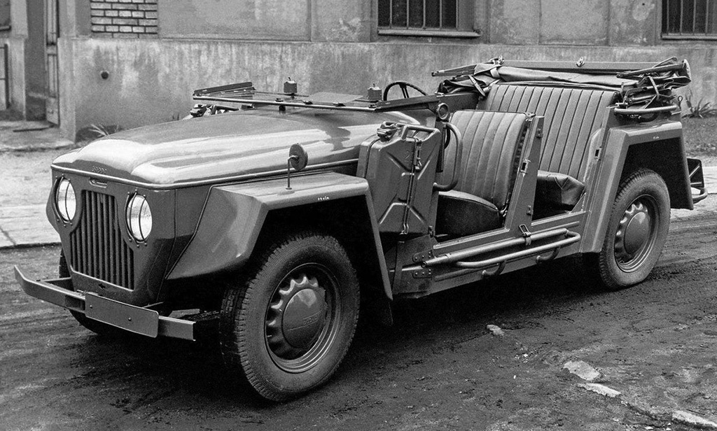 4‑цилиндровый двигатель Škoda 1101 VO рабочего объема 1089 см3 развивал мощность 32 л. с. С 1948 по 1951 год было выпущено около 4237 «Боевых Тудоров».