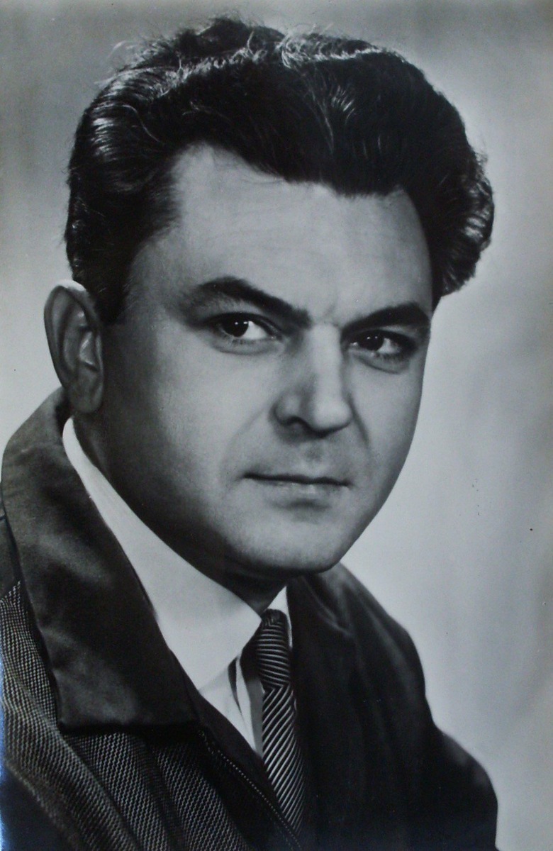 Сергей Бондарчук-режиссер фильма. Сыграл роль Андрея Соколова