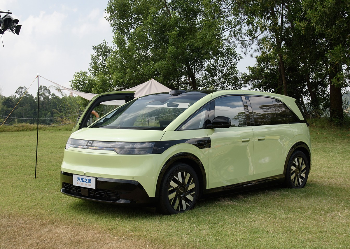 Габариты ZEEKR MIX: 4688 х 1995 х 1755 мм