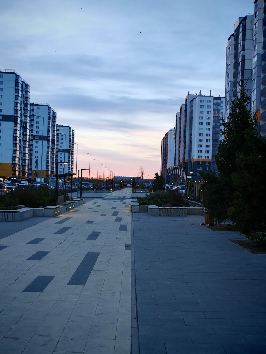 Бульвар ранним утром. 