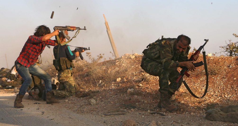    На улицах городов Сирии снова идут бои.