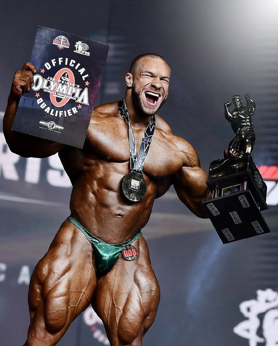 Виталий Угольников победитель бразильского  ARNOLD CLASSIC