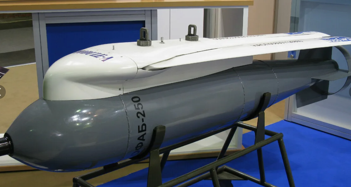 Одна из бомб, созданных "Базальтом" под индийский контракт. Фото Фарнборо-2002