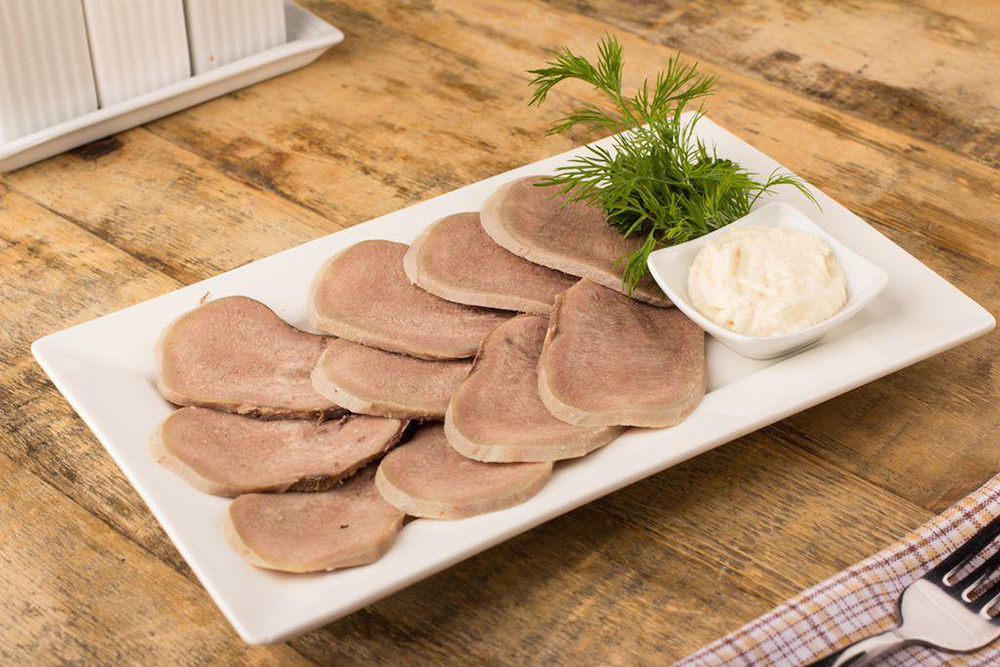 Говяжий язык с хреновым соусом