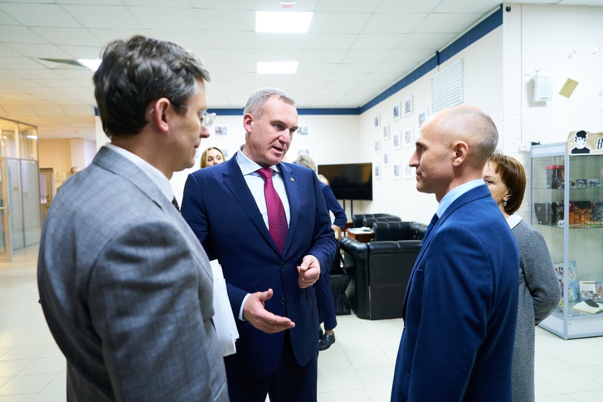    Губернатор Югры Руслан Кухарук провёл прямой разговор с жителями Пыть-Яха