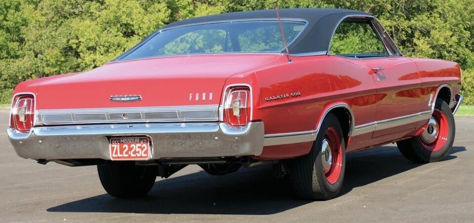 Ford Galaxie 500 Gen-3 сзади. Источник фото: drive2.ru