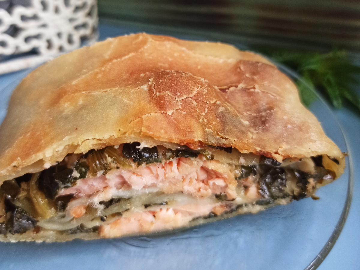 Штрудель с форелью и шпинатом 