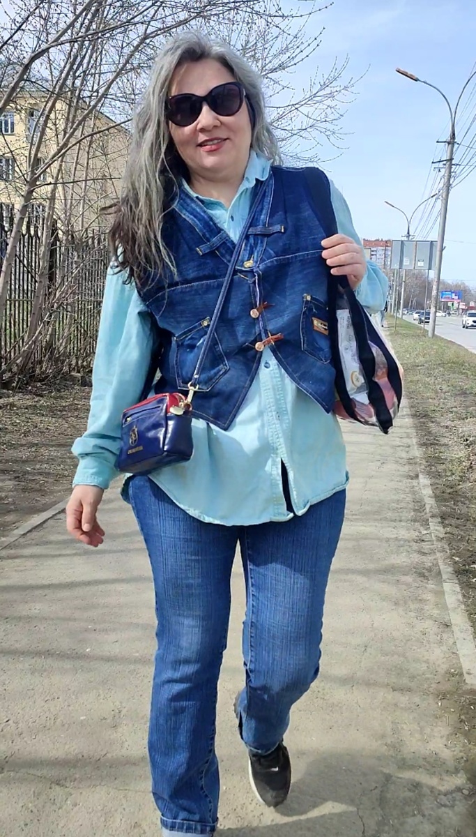 Автор  КГМ -3 дня  Кстати удобно! Волосы даже не в первый день меня устраивают.