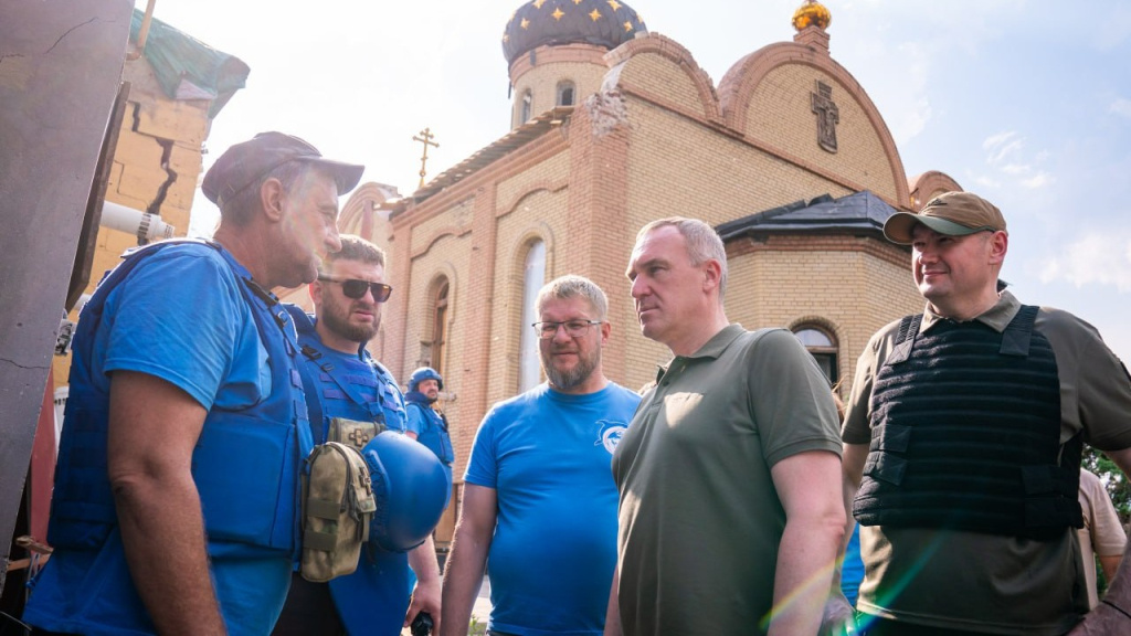    Губернатор Югры поздравил Гуманитарный добровольческий корпус с 6-летием