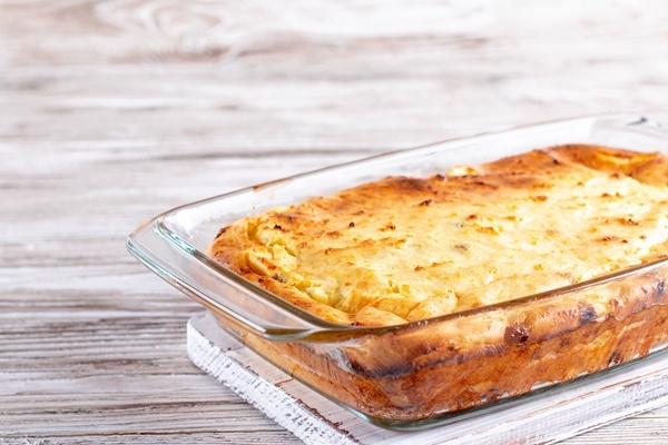 Выложите в форму и запекайте при температуре 180° С 25-30 минут.
