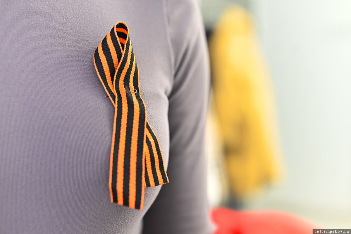 Около 100 тысяч георгиевских лент раздадут жителям Псковской области. Фото: ПАИ