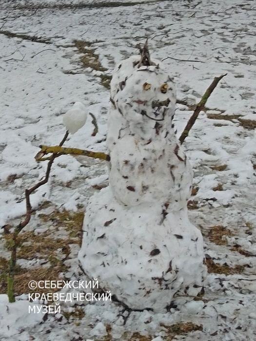 Такой вот апрельский снеговик
Фото: Себежский краеведческий музей