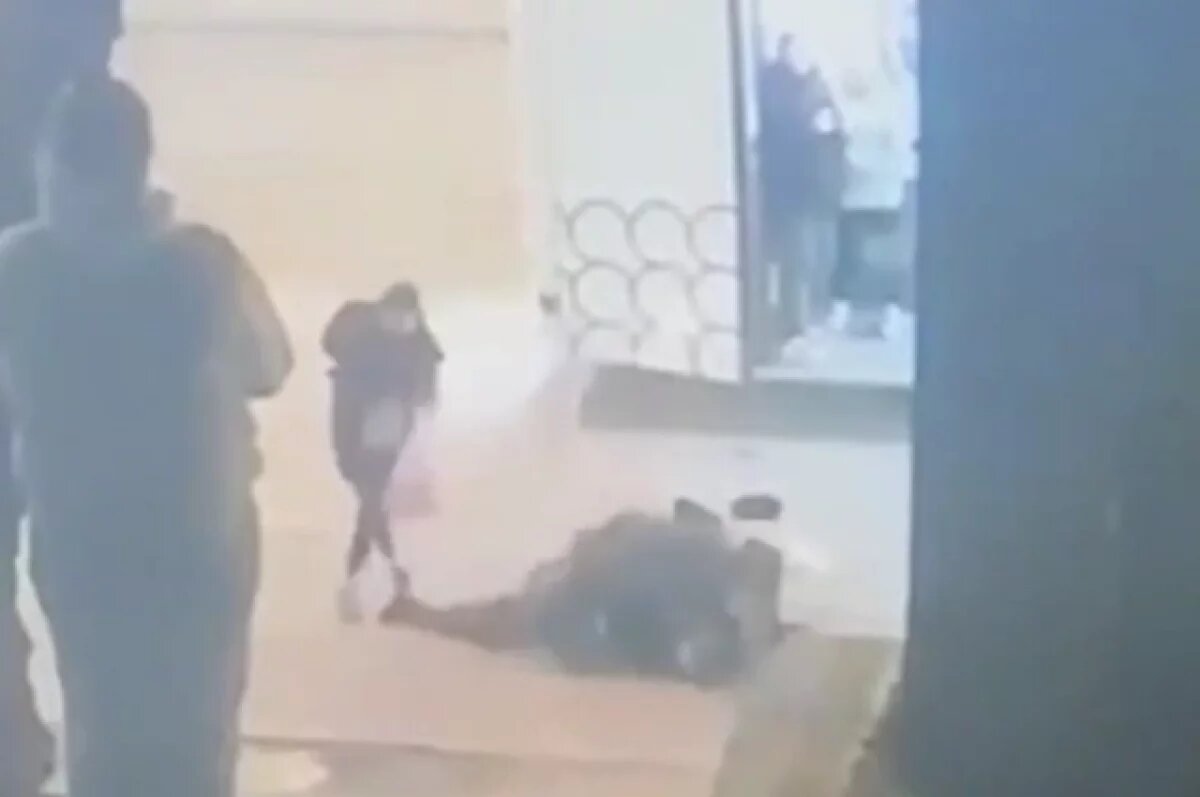    Пассажиров, разбивших голову 18-летнему волгоградцу, арестовали на 5 суток