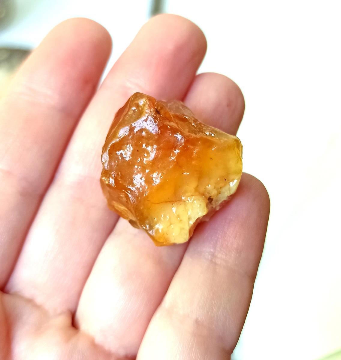 Вот мой самый ценный и красивый халцедон оранжевого цвета (сердолик) из подмосковной дачной кучи гравия