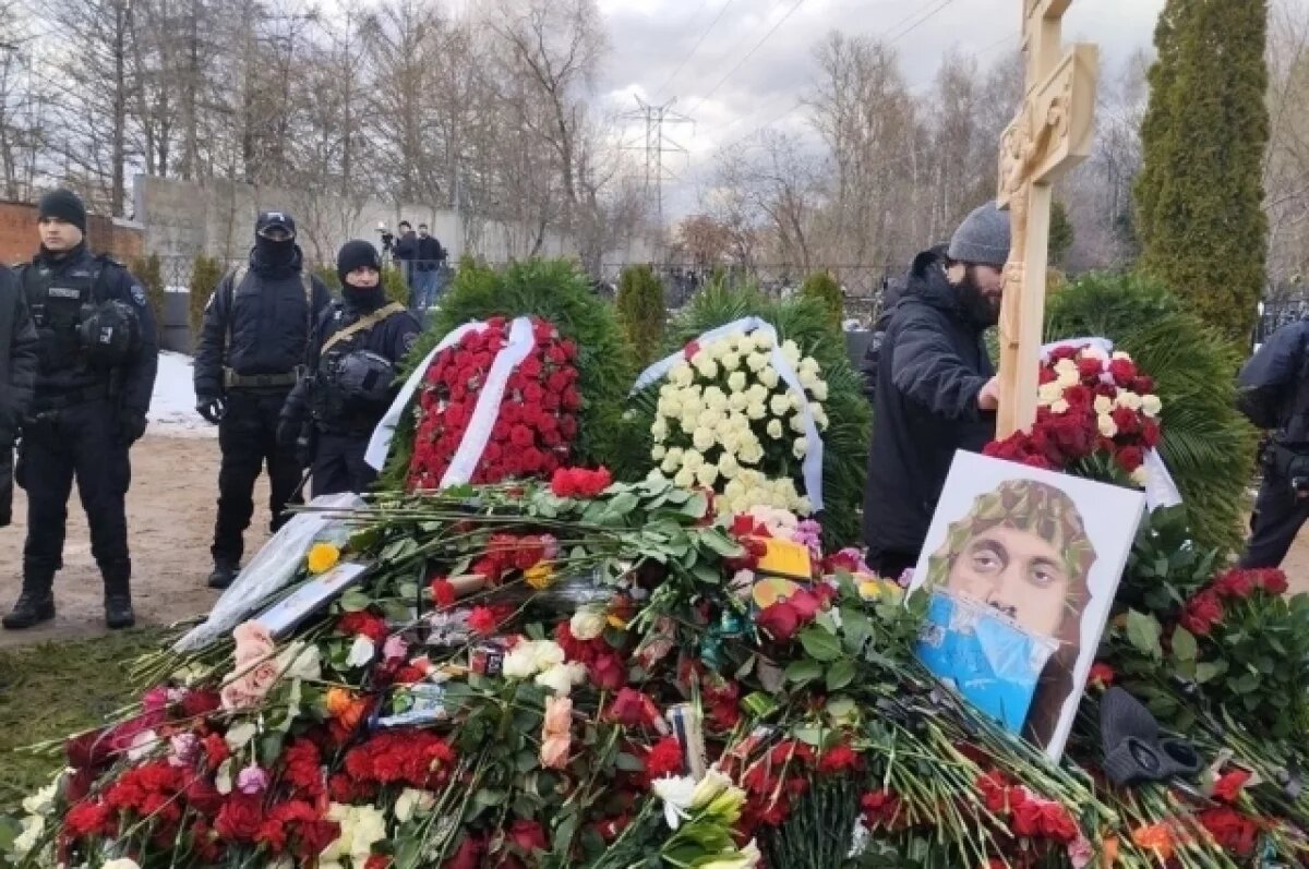    Лука Сафронов высказался о поведении поклонников Паши Техника на похоронах