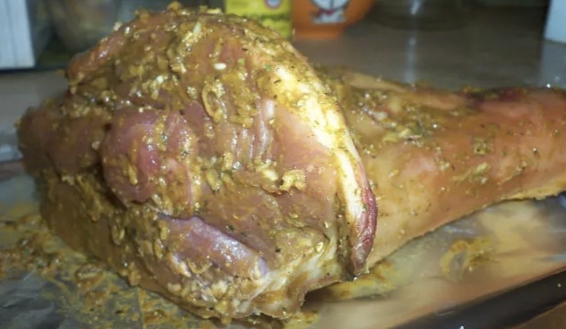 Рулька в маринаде.